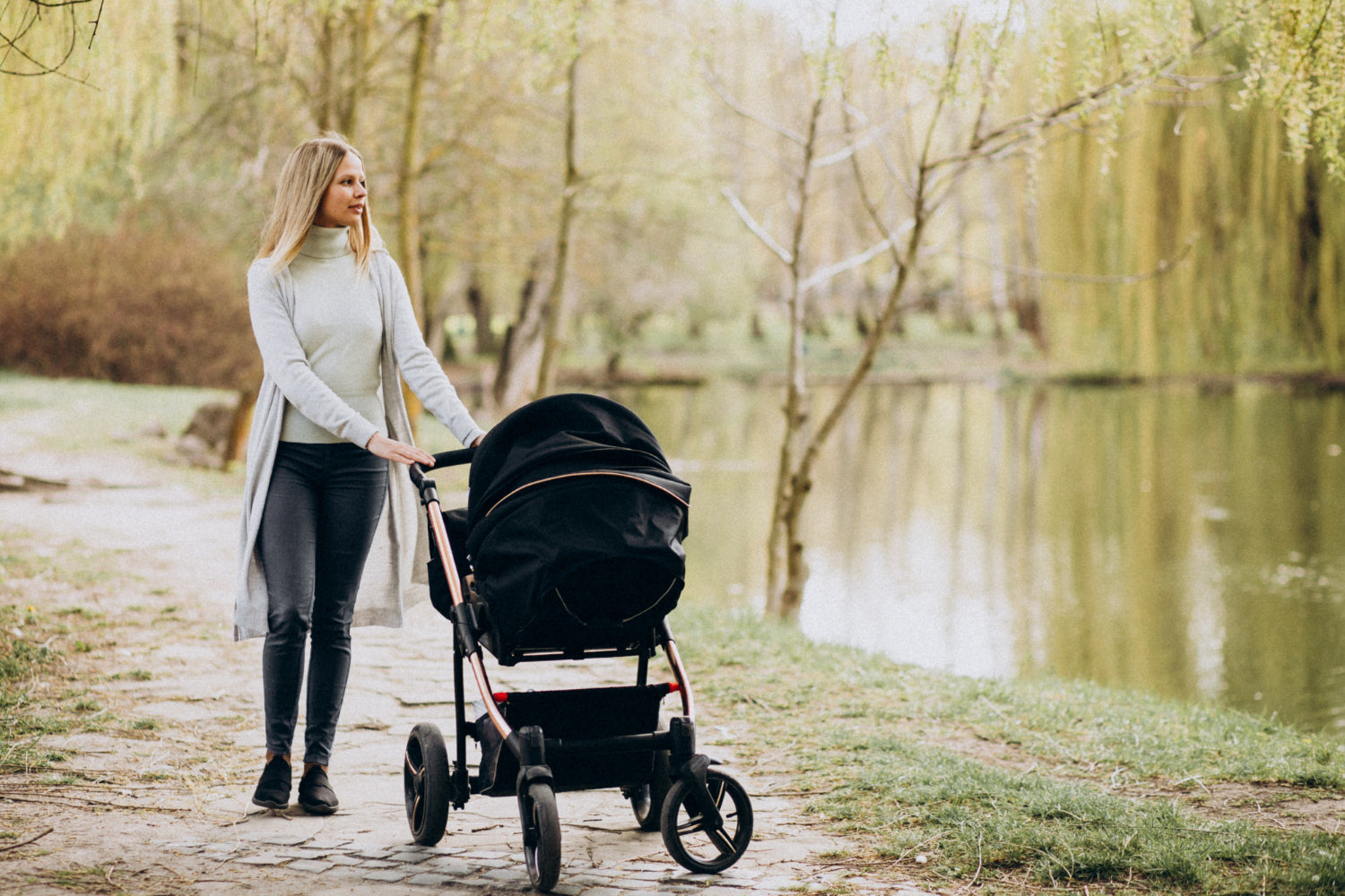 Neeva Carina Stroller & Neeva I-Size Infant Capsule Bundle – The Ultimate Travel System for Modern Parents