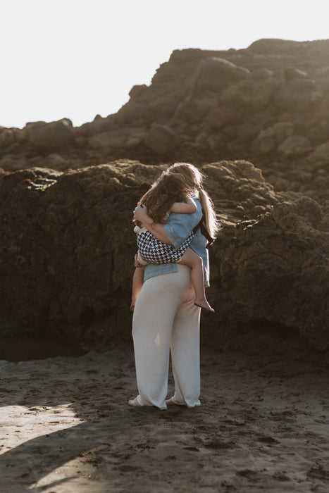 Toddler Tote | Reversible Carrier - Houndstooth & Black