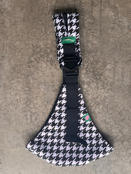 Toddler Tote | Reversible Carrier - Houndstooth & Black